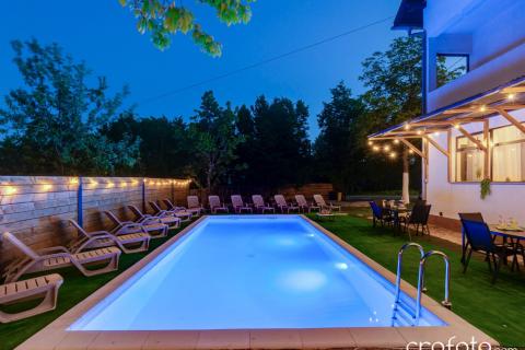 Haus Drežnik Grad, Rakovica, 400m2