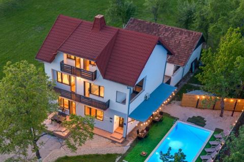 Haus Drežnik Grad, Rakovica, 400m2