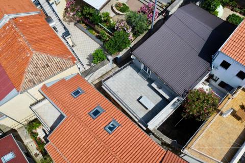 Crikvenica, Selce – Haus mit zwei Wohnungen im Zentrum