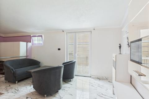 Crikvenica, Selce – Haus mit zwei Wohnungen im Zentrum