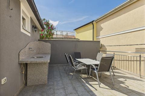 Crikvenica, Selce – Haus mit zwei Wohnungen im Zentrum