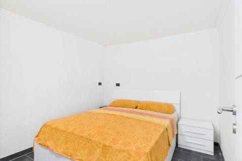 Crikvenica, Selce – Haus mit zwei Wohnungen im Zentrum