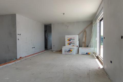 Zagreb, Črnomerec-Mikulići, stambena zgrada s dva troiposobna dvoetažna stana