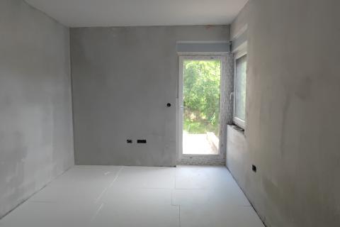 Zagreb, Črnomerec-Mikulići, stambena zgrada s dva troiposobna dvoetažna stana