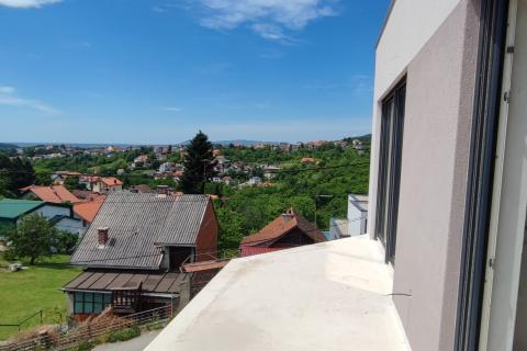 Zagreb, Črnomerec-Mikulići, stambena zgrada s dva troiposobna dvoetažna stana