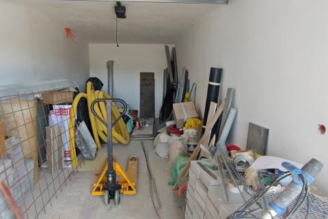 Zagreb, Črnomerec-Mikulići, stambena zgrada s dva troiposobna dvoetažna stana