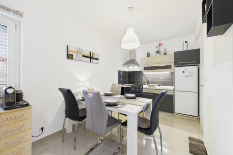 Istria, Ližnjan-three-bedroom apartment with balcony and parking, 1st floor