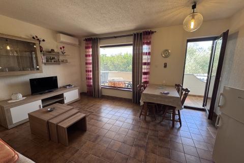 Grad Krk - kuća prvi red do mora