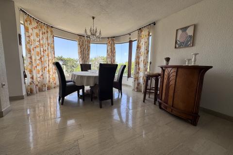 Grad Krk - kuća prvi red do mora