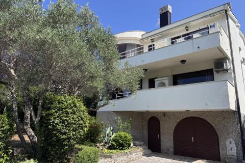 Grad Krk - kuća prvi red do mora