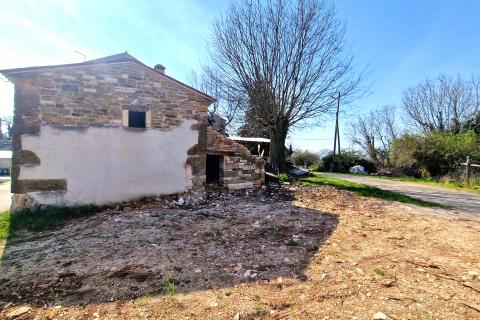 Istra,Grožnjan okolica-Dvije kamene kućice za obnovu