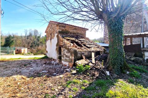 Istra,Grožnjan okolica-Dvije kamene kućice za obnovu