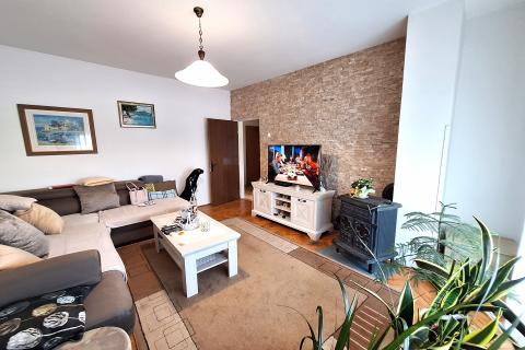 Matulji, Mihotići - etaža kuće s vrtom i garažom