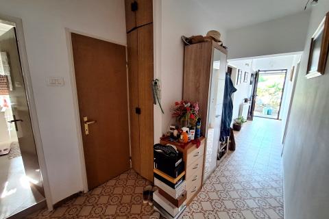 Matulji, Mihotići - etaža kuće s vrtom i garažom