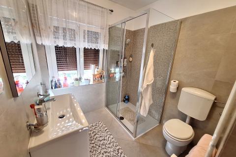 Matulji, Mihotići - etaža kuće s vrtom i garažom