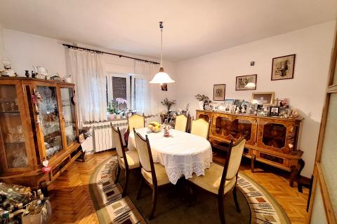 Matulji, Mihotići - etaža kuće s vrtom i garažom