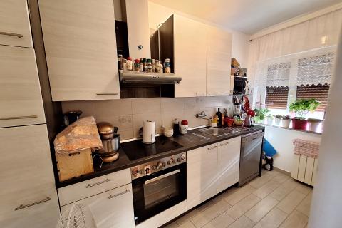 Matulji, Mihotići - etaža kuće s vrtom i garažom