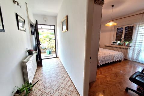 Matulji, Mihotići - etaža kuće s vrtom i garažom