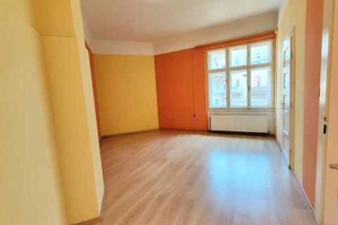 Karlovac; Zvijezda - stan 258 m2 pogodan za poslovne djelatnosti