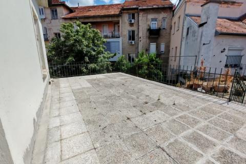 Karlovac; Zvijezda - stan 258 m2 pogodan za poslovne djelatnosti