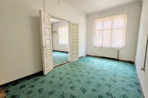 Karlovac; Zvijezda - stan 258 m2 pogodan za poslovne djelatnosti