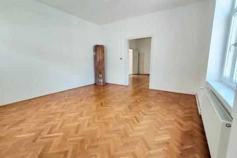 Karlovac; Zvijezda - stan 258 m2 pogodan za poslovne djelatnosti