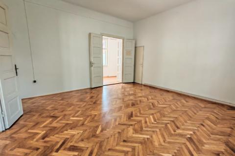 Karlovac; Zvijezda - stan 258 m2 pogodan za poslovne djelatnosti