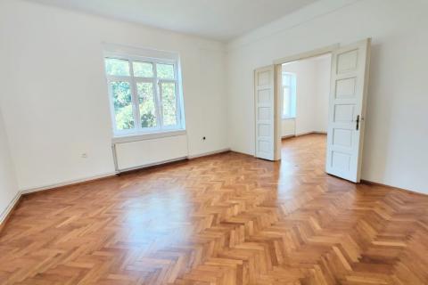 Karlovac; Zvijezda - stan 258 m2 pogodan za poslovne djelatnosti