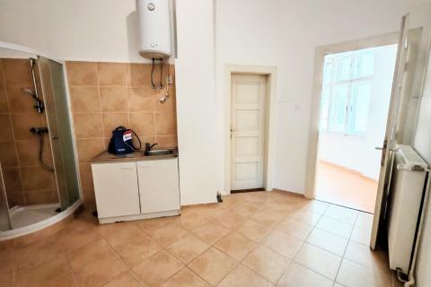 Karlovac; Zvijezda - stan 258 m2 pogodan za poslovne djelatnosti