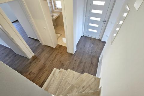 Istra, Umag okolica, stan u novogradnji u blizini plaže