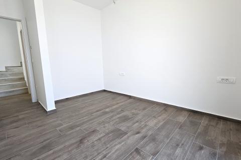 Istra, Umag okolica, stan u novogradnji u blizini plaže