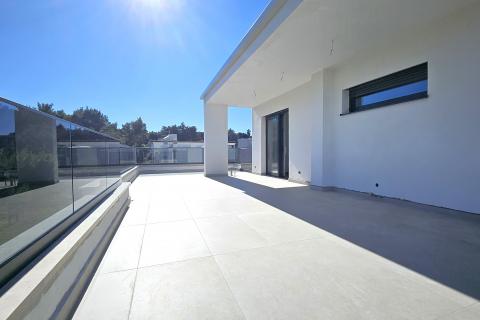 Istra, Umag okolica, stan u novogradnji u blizini plaže