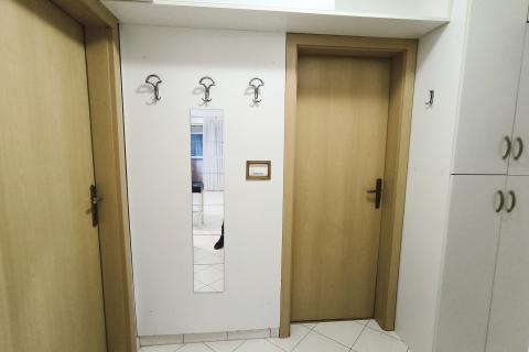 Istra, Štinjan – stanovanje s teraso, 1 km od plaže