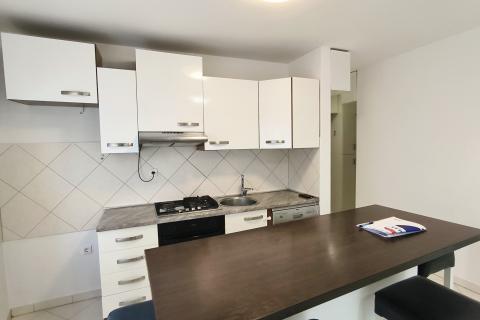 Istra, Štinjan – stanovanje s teraso, 1 km od plaže