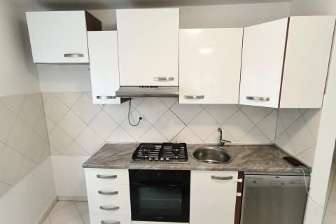 Istra, Štinjan – stanovanje s teraso, 1 km od plaže