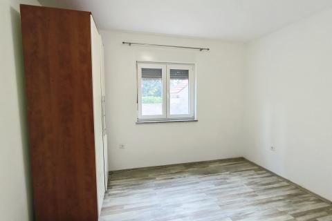 Istra, Štinjan – stanovanje s teraso, 1 km od plaže