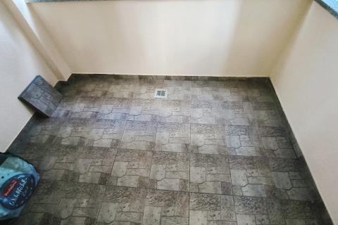 Istra, Štinjan – stanovanje s teraso, 1 km od plaže