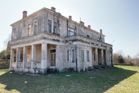 Istra, Kujići – Povijesna zgrada s velikim investicijskim potencijalom