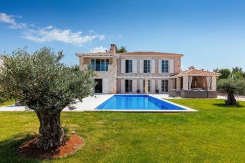 Istra, Kujići – Povijesna zgrada s velikim investicijskim potencijalom