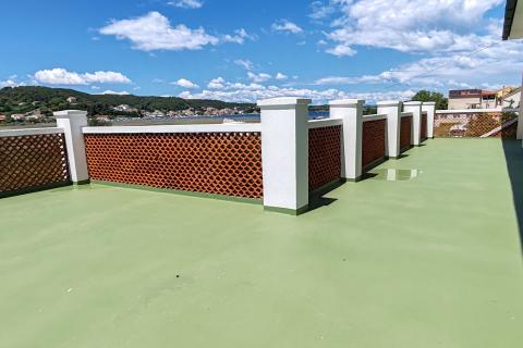 Rab, Supetarska Draga - kuća s restoranom, prvi red do mora