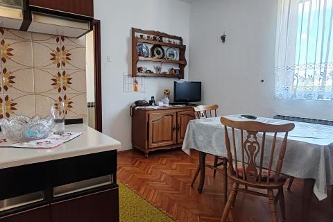 Rab, Supetarska Draga - kuća s restoranom, prvi red do mora