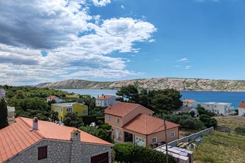 Rab, Barbat - potkrovlje s velikom terasom, blizina plaže