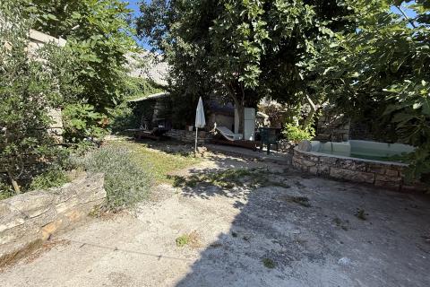 ISTRIA, SVETVINČENAT - Historic house with a courtyard near Kaštel. 