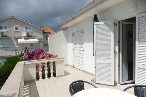 Rab, Barbat - kuća, blizina plaže