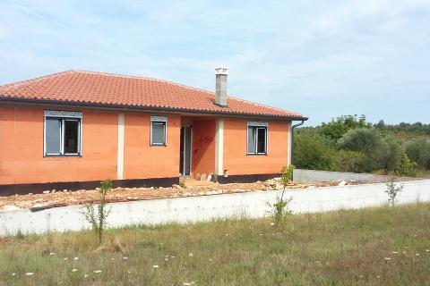 Istra, Umag - kuća prizemnica s bazenom, novogradnja