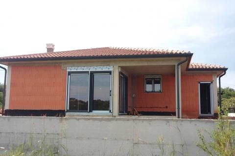 Istra, Umag - kuća prizemnica s bazenom, novogradnja