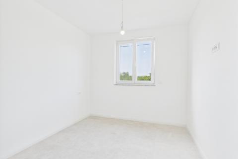 Istra, Valbandon - dvosoban stan sa vrtom, novogradnja