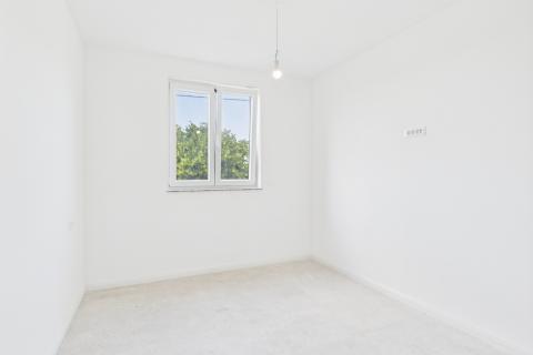 Istra, Valbandon - dvosoban stan sa vrtom, novogradnja