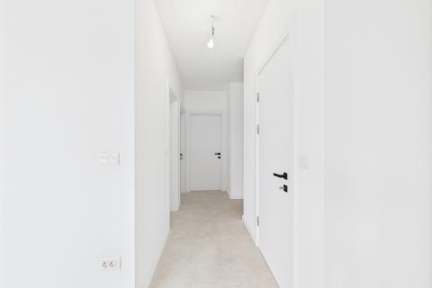 Istra, Valbandon - dvosoban stan sa vrtom, novogradnja