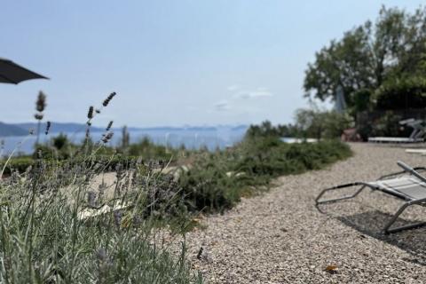 Kuća s 2 stana, bazenom i panoramskim pogledom